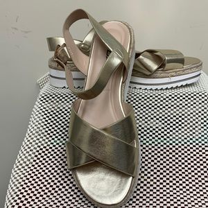 Soda size 10 gold sandals